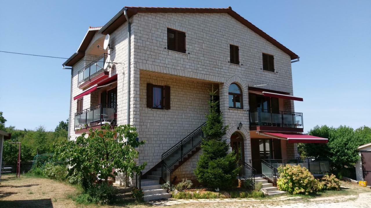 Apartment Ento Sveti Lovreč Pazenatički 外观 照片